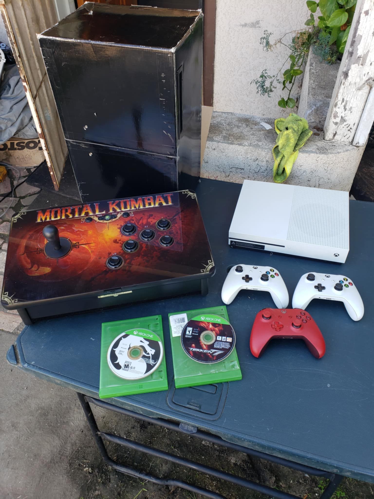 2 Fighting Games. 3 Controller. A Clean & Brand New Conditions 2020 Xbox One S 1000GB, with Station Xbox Mortal Kombat Arcade Tournament $480. Or trad