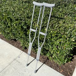 Adjustable Crutches 5’2” to 5’10”