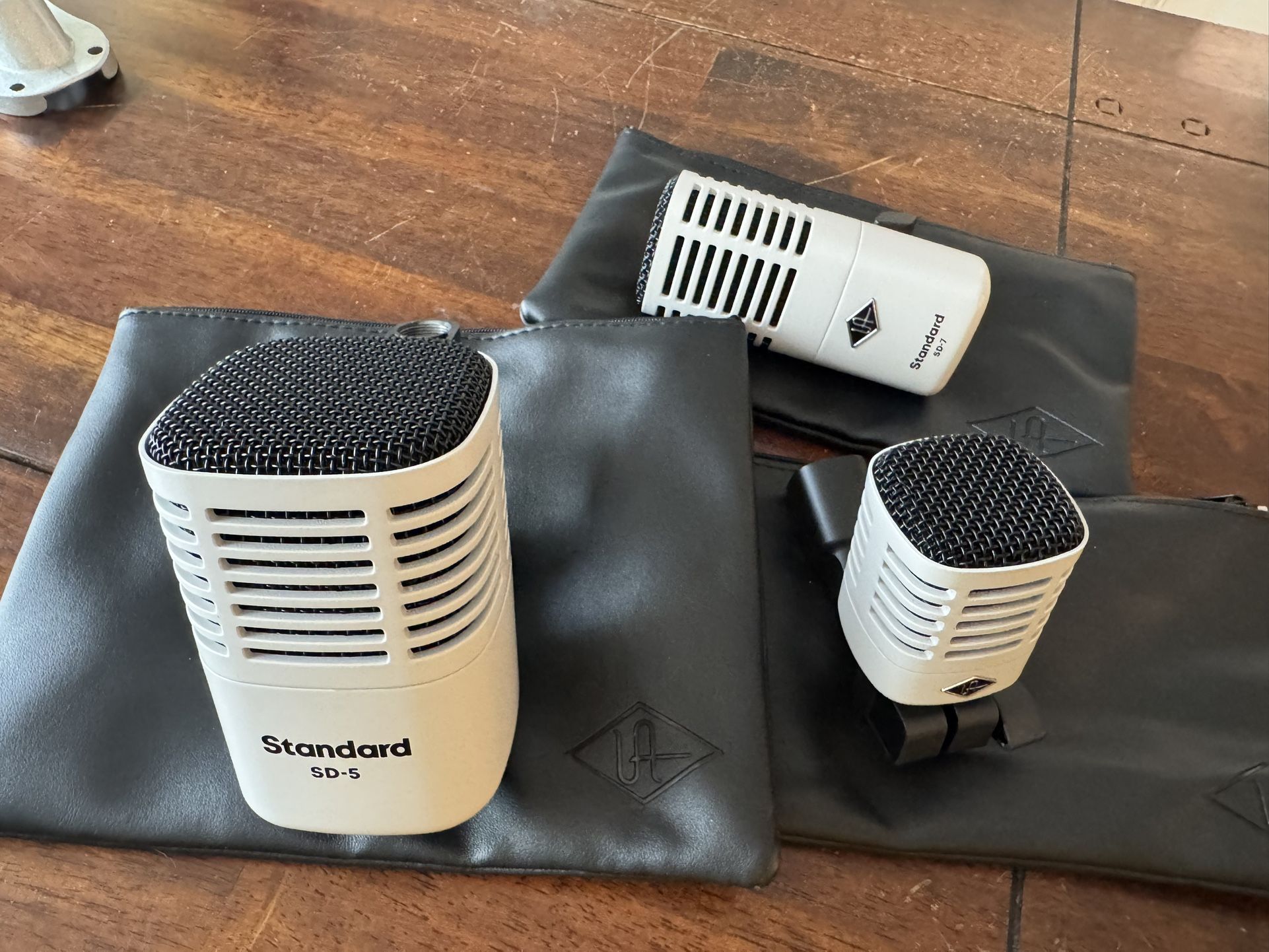 Universal Audio Dynamic Microphone Set With Modeling