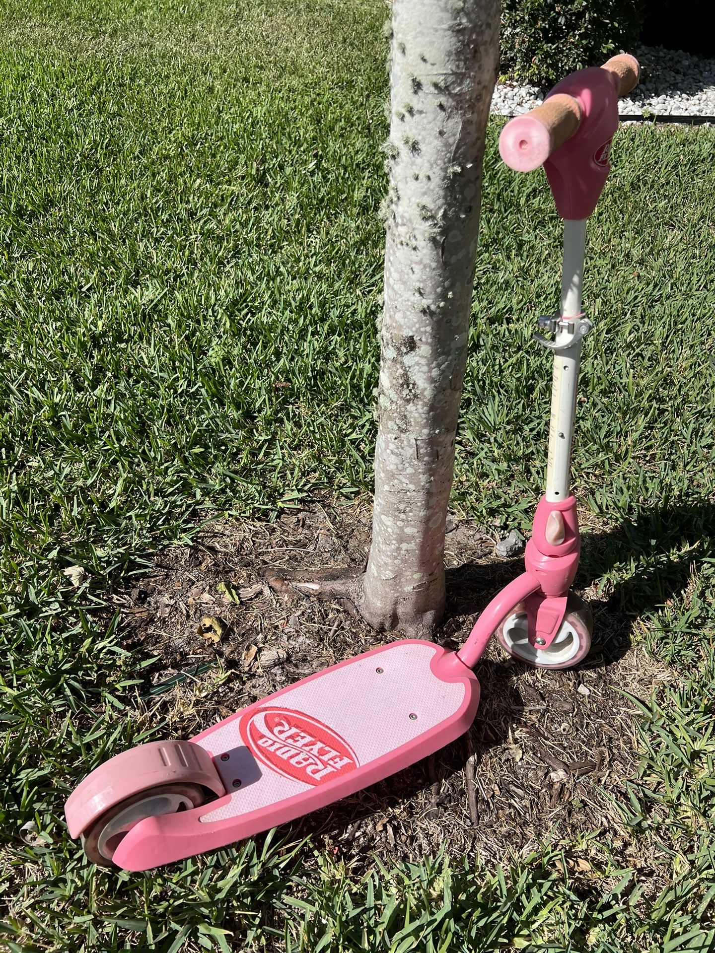 Pink Radio Flyer Kid Scooter / Kick & Glide Scooter/ 2 Wheeler Scooter in Time for the Holiday