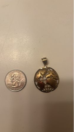 World pendent 10kt