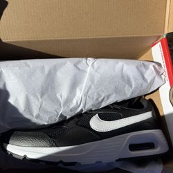 Woman’s Nike Air Max