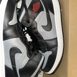 Air Jordon 1 mid’s 