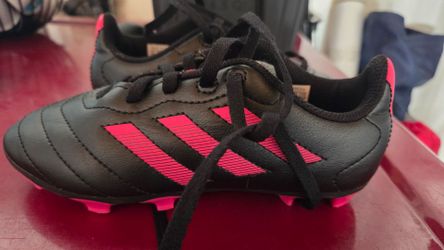 Soccer cleats - girls