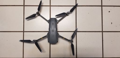 DJI MAVIC PRO IN EXCELLENT CONDITION. COMES WITH LENS FILTERS, EXTRA BATTERY, REMOTE CONTROL GUARD. MINT CONDITION. $1100 OBO
