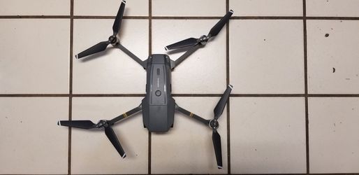 DJI MAVIC PRO IN EXCELLENT CONDITION. COMES WITH LENS FILTERS, EXTRA BATTERY, REMOTE CONTROL GUARD. MINT CONDITION. $1100 OBO