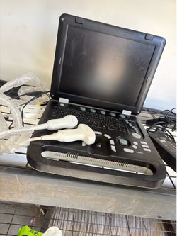 Animal ultrasound machine. Screen is broken  but everything works fine.