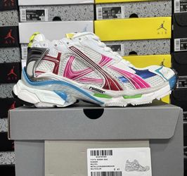 balenciaga runners and leds