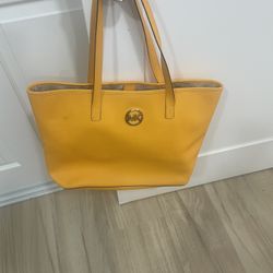 Michael Kors Bucket Bag