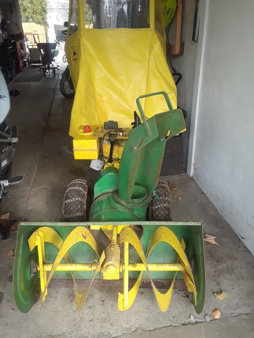 John Deere 1032 snowblower with cab
