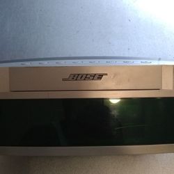 Bose Model AV3-2-1GS Media Center.