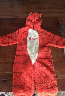 Soft plush warm Disney Tigger Halloween Costume. Size 4t-6 child