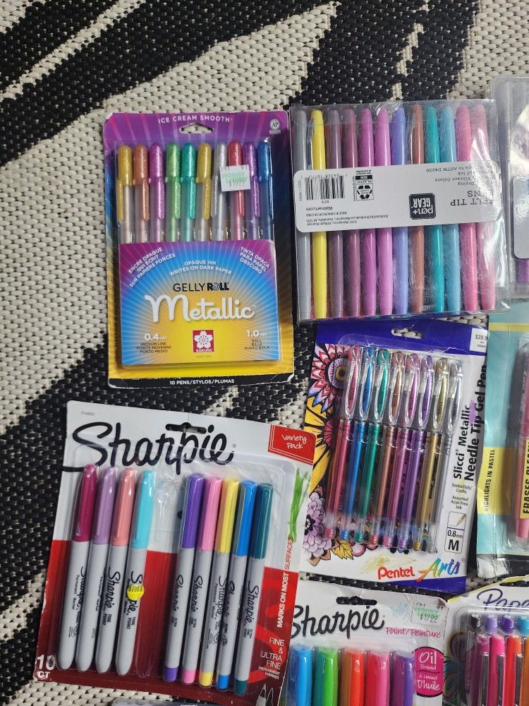 Lot Of Art Supplies Markers Pens Etc for Sale in Everett, WA OfferUp
