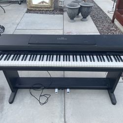 Yamaha Piano 