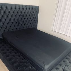 Black Queen Size Bed 