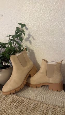 Beige Suede Chelsea Boots with Lug Sole Size 9 ✨new