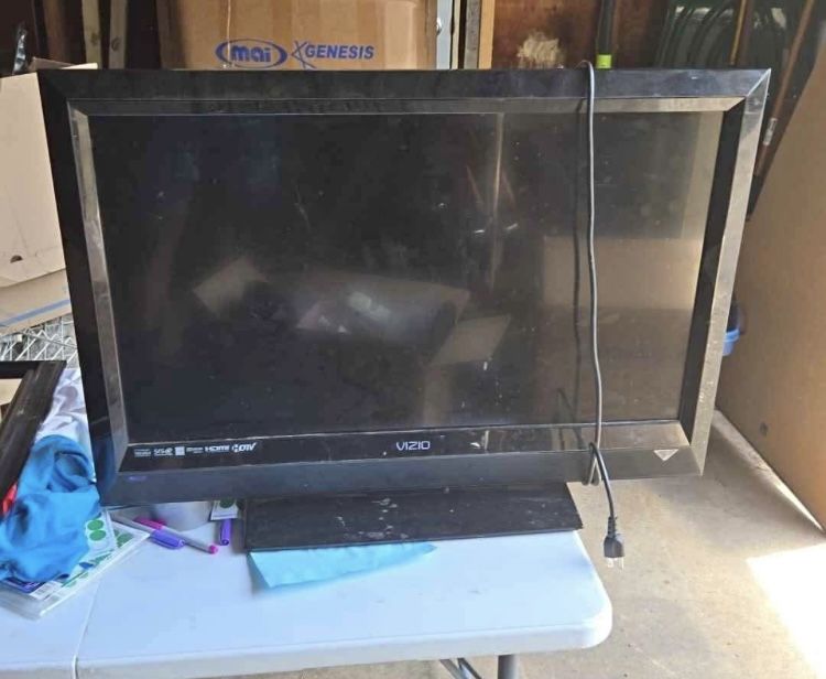 Vizio E321VL 32” TV