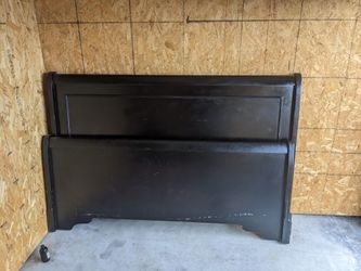 Queen Bedframe 