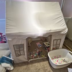Kids play tent