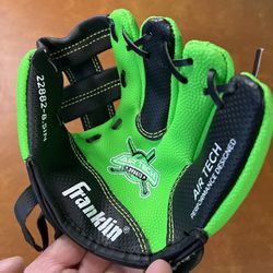 Franklin Air Tech Sports Kid’s Youth 8.5” Soft Foam Baseball Glove Left Hand