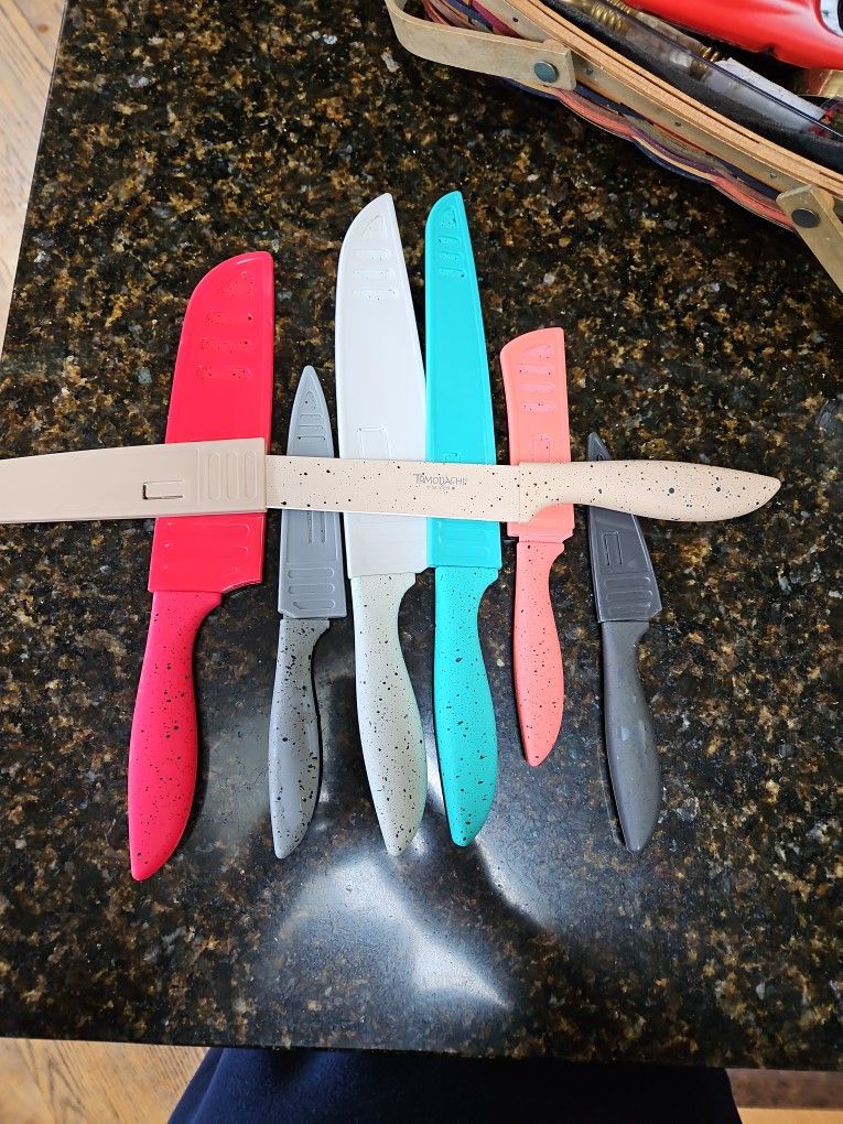 Tomodachi Knives