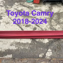 2018-2024 Toyota Camry Rocker Molding OEM 