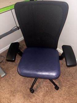 Haworth Ergonomic Office Chair – Adjustable Mesh Back