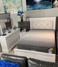 New 4pc bedroom set in box 📦 899