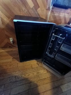 STAINLESS STEEL BLACK  MINI FRIDGE