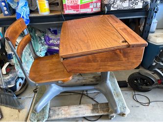 Kids desk