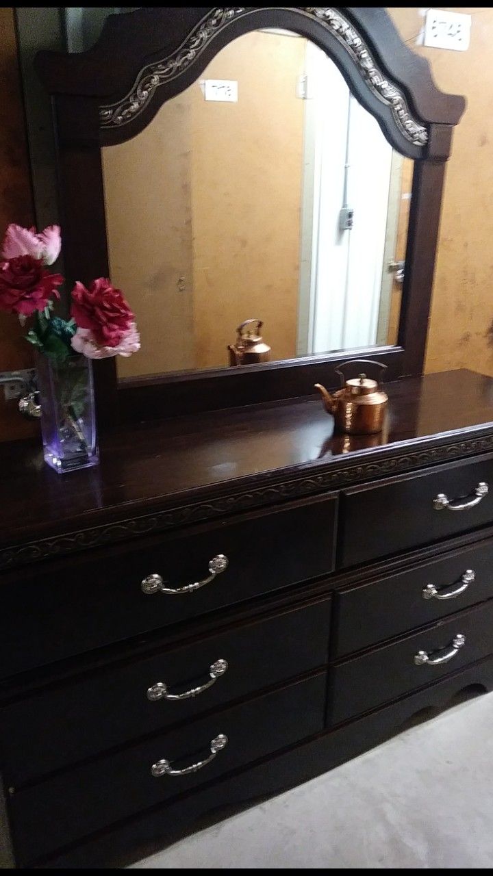 BEAUTIFUL DARK BROWN BIG DRESSER WITH BIG MIRROR