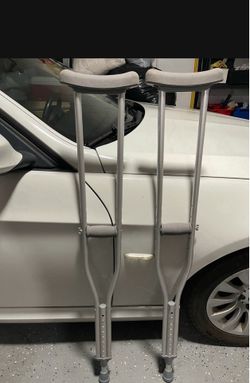 Adjustable aluminum crutches