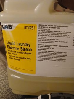 Liquid laundry chlorine bleach
