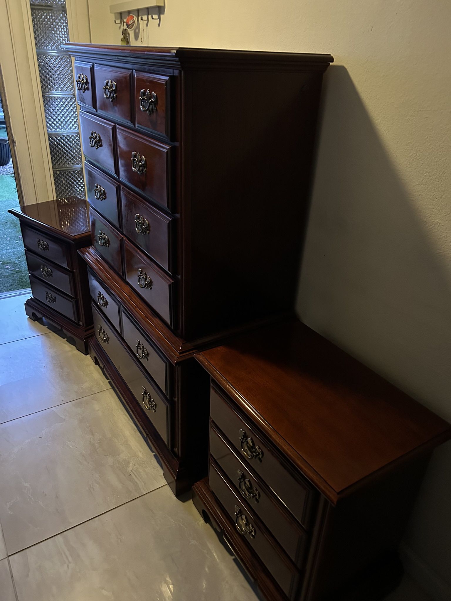 Wood Dresser & 2 Nightstands Set