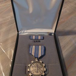 United States Air Force Metitorius Achievement Medal Decoration Set 