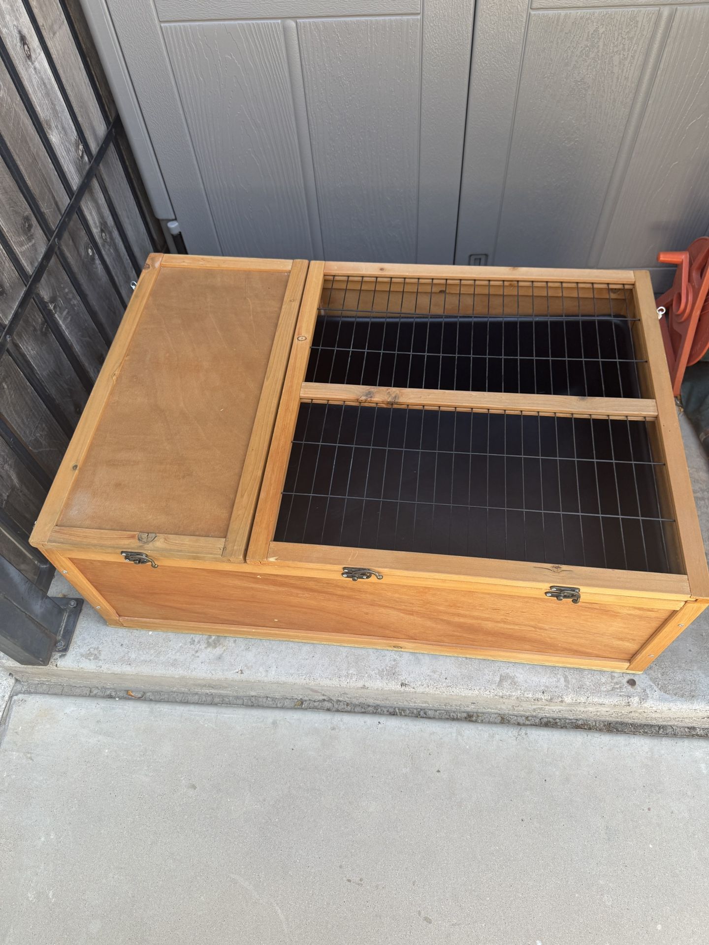 Wood Terrarium With Removable Plastic Bin