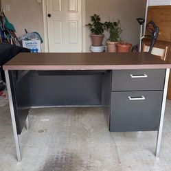 Strong Metal Desk (HON 34000)