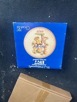Goebel M.J. Hummel 1977 Annual Plate - "Apple Tree Boy"