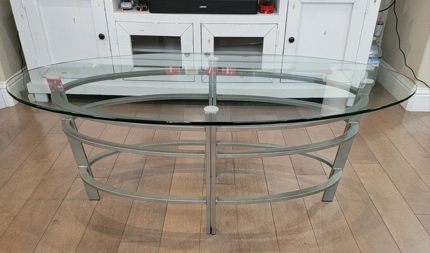 Contemporary Glass Coffee Table – Stylish & Sturdy!
