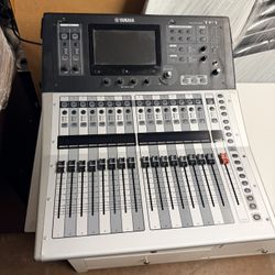 Yamaha TF1 40-Channel Digital Mixing Console – Excellent Condition – Mixer Motorized Faders 
