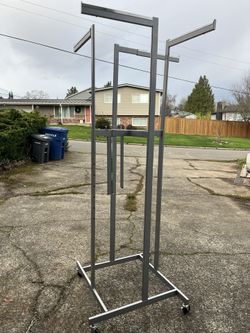 Clothes rack all metal adjustable multiple heights (in Des Moines)