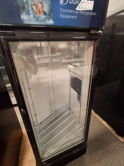 Dukers glass door cooler