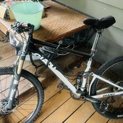 ‘GIANT’ Mountain Bike 