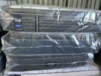 Brand new pillow top king size mattress and box