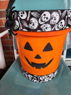 Halloween bucket