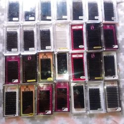 Selling All These Of Fake Eyelashes 