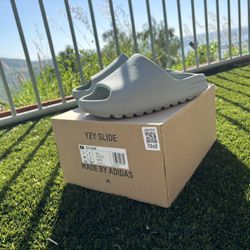 Yeezy Slide Salt Colorway