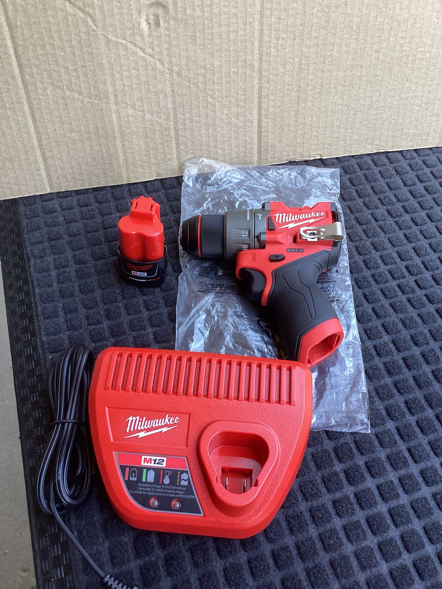 MILWAUKEE M12 FUEL 12V LITHIUM ION BRUSHLESS CORDLESS 1/2-IN HAMMER DRILL BATTERY AND CHARGER INCLUDED