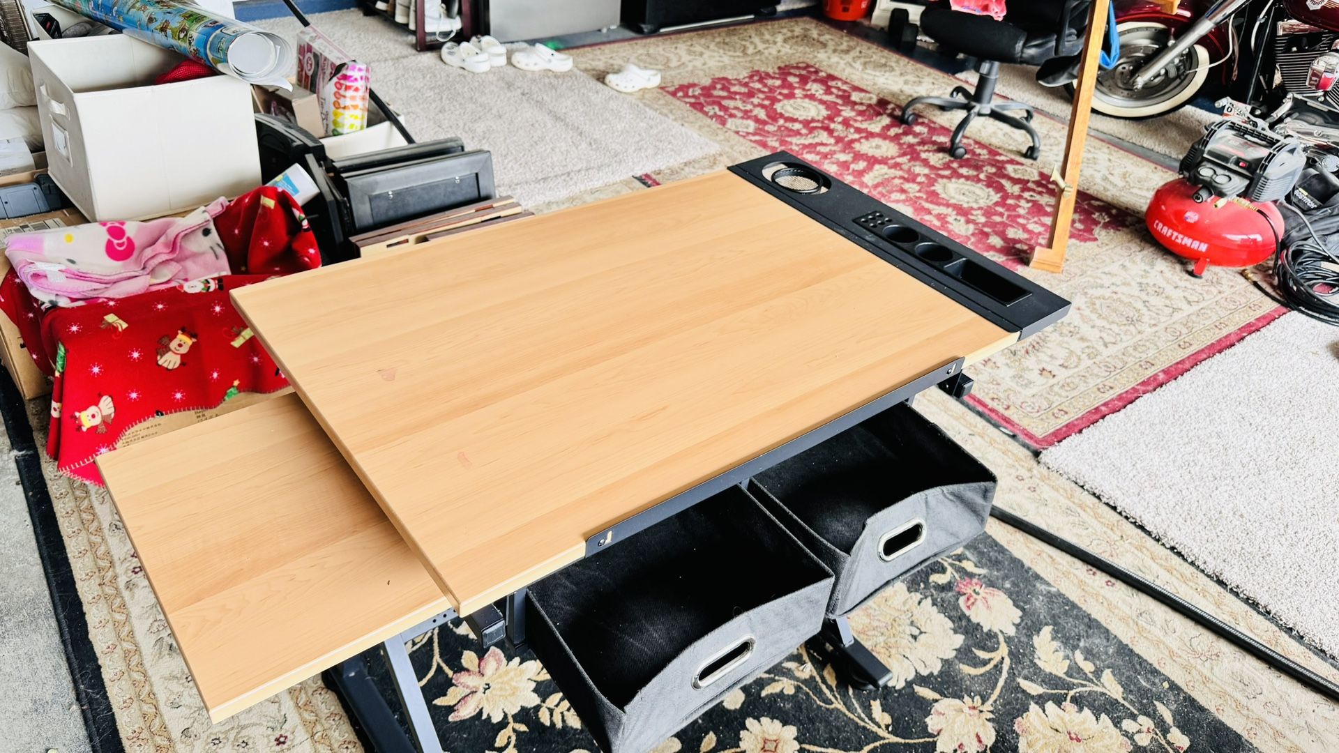 Furniture: Desk