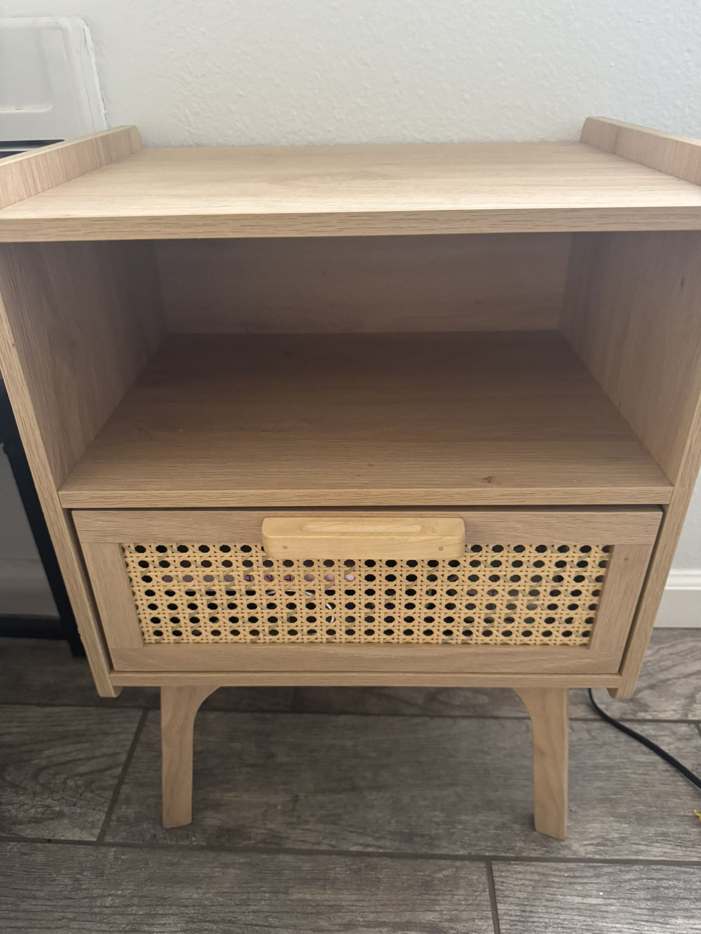 Rattan End Table Like New